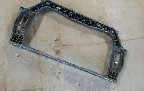 Engine bonnet/hood lock trim molding