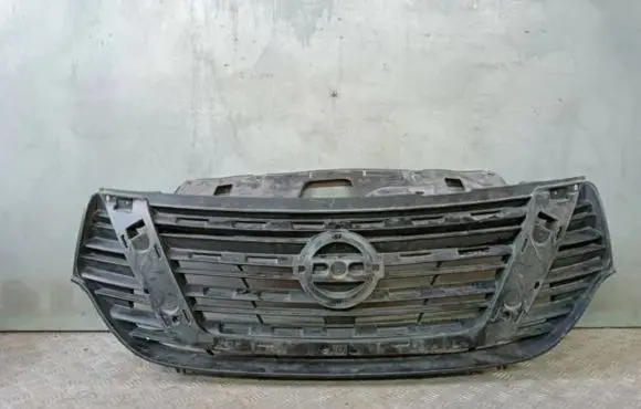 Nissan NV300 Front bumper upper radiator grill 623109057R
