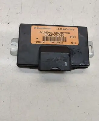 Hyundai Tucson JM Transfer box differential control unit 9544724010 4450000137B 1370002NT