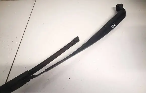 Front wiper blade arm