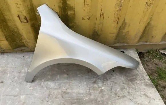 Skoda Superb B6 (3T) Fender