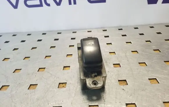 Hyundai Terracan Electric window control switch 621W03620