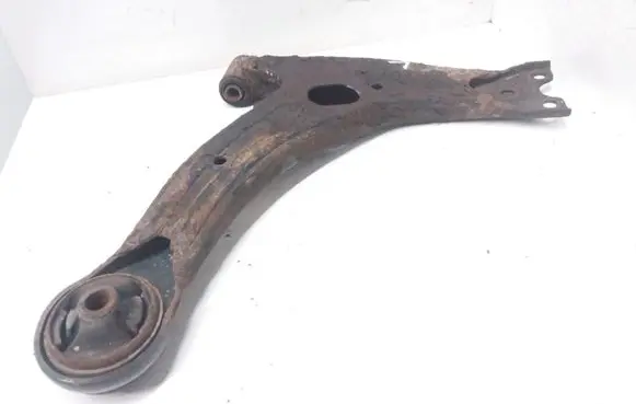Toyota Avensis T250 Front lower control arm/wishbone