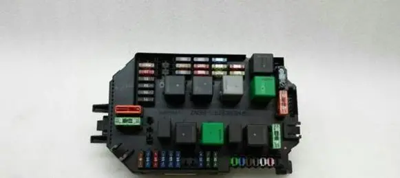 Mercedes-Benz CL C216 Fuse module A2215402450