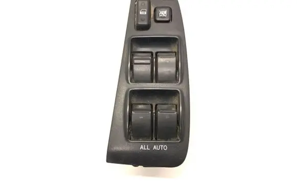 Toyota Avensis T250 Electric window control switch 8480205210