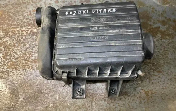 Suzuki Grand Vitara I Air filter box 68DA01