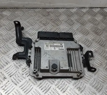 Hyundai i30 Engine control unit/module 391122A980 0281030864 61GW50EMCVEHIT1U