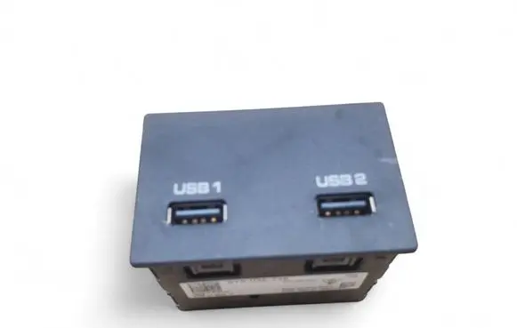 Porsche Cayenne (9Y0 9Y3) USB socket connector 9Y0035736