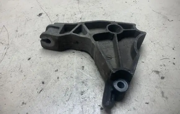 Opel Astra H Engine mounting bracket 13125625