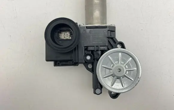 Toyota Land Cruiser (J200) Front door window regulator motor 8571060440 0620208451