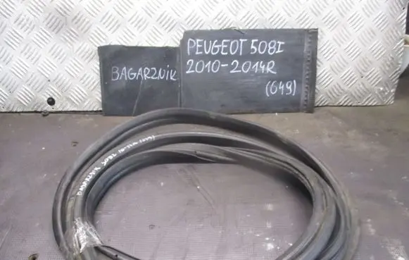 Peugeot 508 RXH Trunk rubber seal (body) 