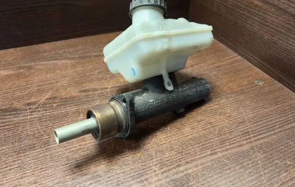 Mercedes-Benz Sprinter W901 W902 W903 W904 Master brake cylinder A0004316501 0004316501