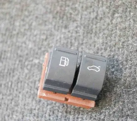 Volkswagen PASSAT B6 Tailgate/boot open switch button 