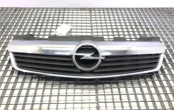 Opel Zafira B Front grill 13157590