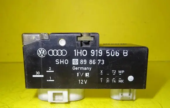 Volkswagen Golf III Coolant fan relay 1H0919506B