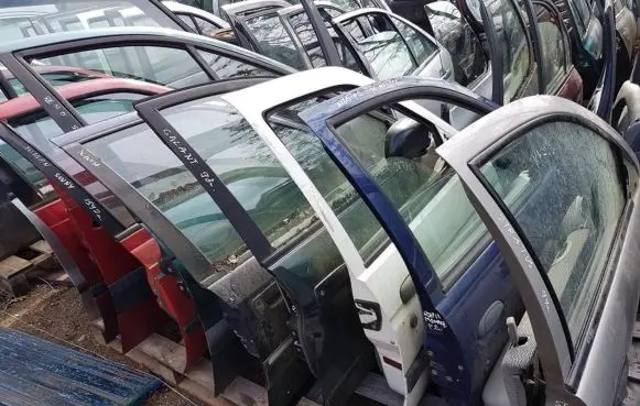 Nissan Sunny Front door