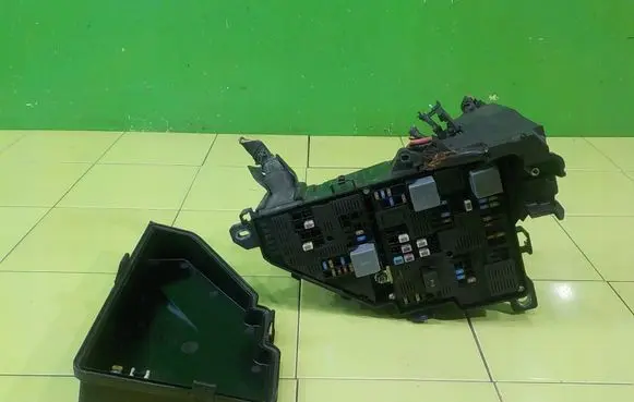Volvo S90, V90 Fuse box set BEZPIECZNIKOW UP221