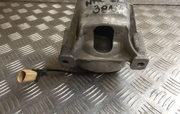Porsche Macan (95B) Engine mounting bracket 8R0199381AR