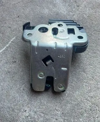 Audi A1 Tailgate/trunk/boot lock/catch/latch 8K9827505A