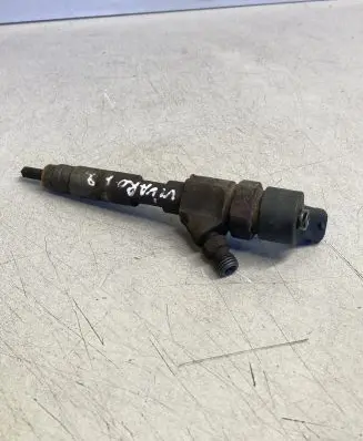 Opel Vivaro Fuel injector 8200238528 0445110146