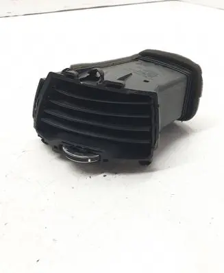 Rear air vent grill