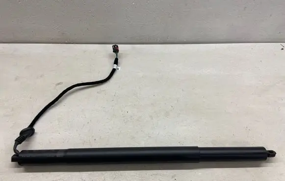 Audi Q3 F3 Tailgate/trunk strut/damper 83A827851D 20211206 051359