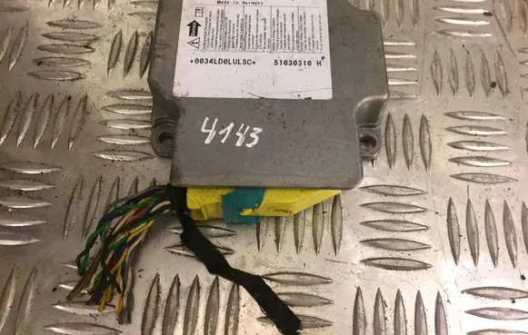 Volkswagen PASSAT B5.5 Airbag control unit/module 1C0909605C 4143