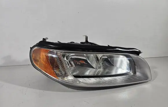 Volvo XC70 Headlight/headlamp 31214352