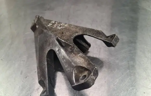 Audi A4 S4 B6 8E 8H Engine mounting bracket 8E0199307 8E0199307F
