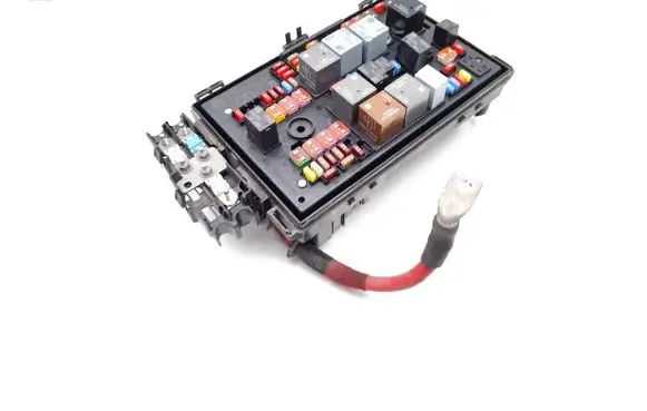 Opel Astra J Fuse module 13368645 1110132AB