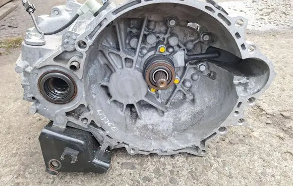 Hyundai Tucson TL Manual 5 speed gearbox WJJ6E