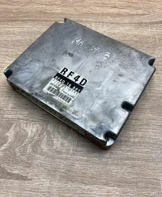 Mazda 323 Engine control unit/module ECU RF4D18881 2758005380