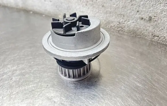 Opel Astra G Water pump 280224