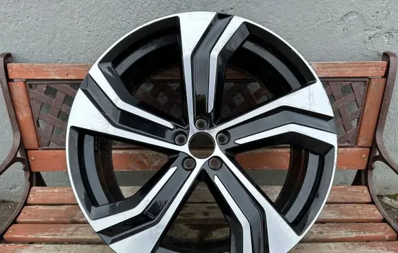 Volvo XC90 R22 alloy rim 
