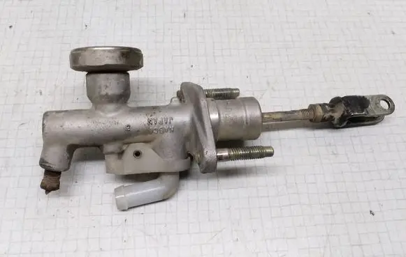 Nissan Almera Tino Clutch slave cylinder 