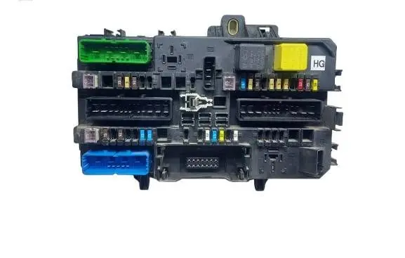 Opel Astra H Fuse module 13206759 5DK00866952