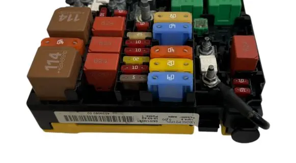 Peugeot 208 Fuse module 453909202 04012021
