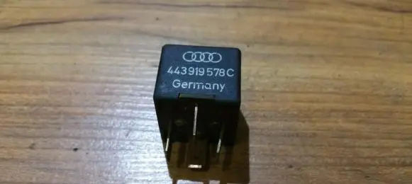 Volkswagen PASSAT B5 Other relay 443919578C 899519