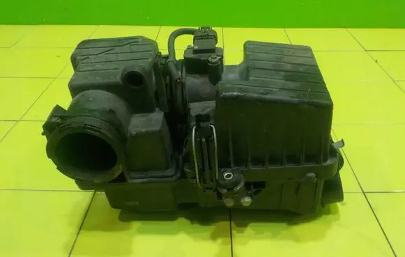 Honda Insight Air filter box PP26