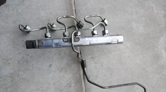 Mini Cooper Countryman R60 Fuel main line pipe 0445214237