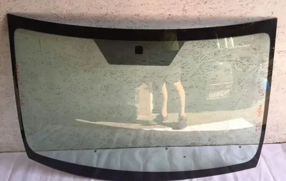 Toyota Avensis T270 Front windscreen/windshield window 967000D100