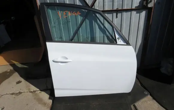 KIA Venga Front door