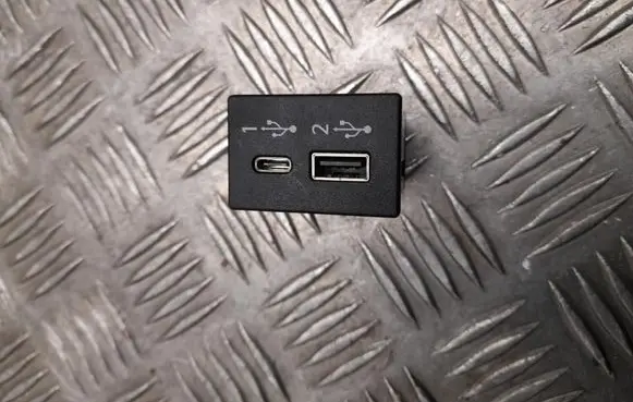 Nissan Leaf II (ZE1) USB socket connector 280236WK0A