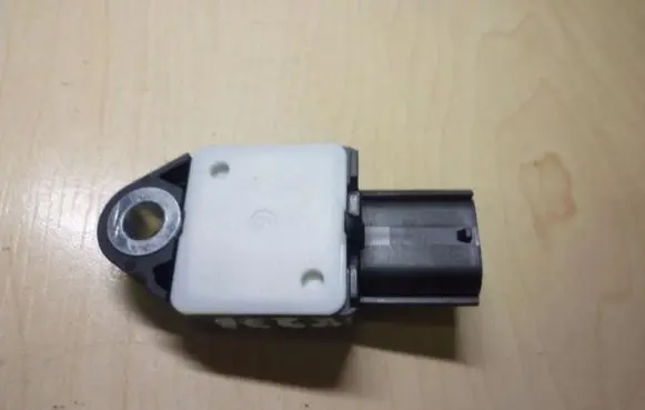 Toyota Auris E180 Airbag deployment crash/impact sensor 8983102130 X231