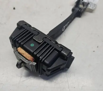 BMW 5 E60 E61 Rear door check strap stopper 7033612