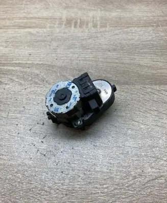 BMW 7 E38 Air flap motor/actuator 8391380