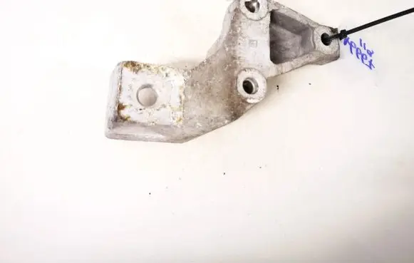 Citroen Xsara Picasso Engine mounting bracket 9637792480