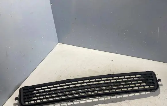 Volvo V70 Front bumper lower grill 30678636