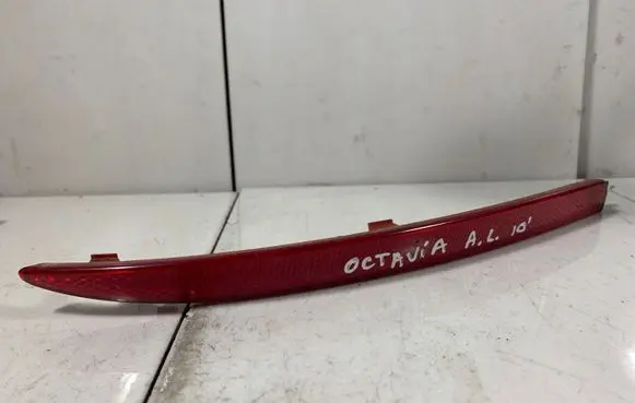 Skoda Octavia Mk2 (1Z) Rear tail light reflector 1Z0945106A