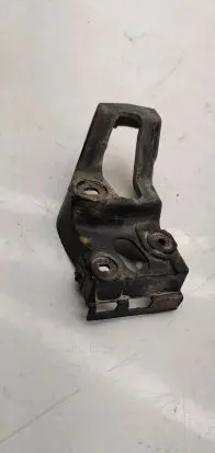 Fender mounting bracket